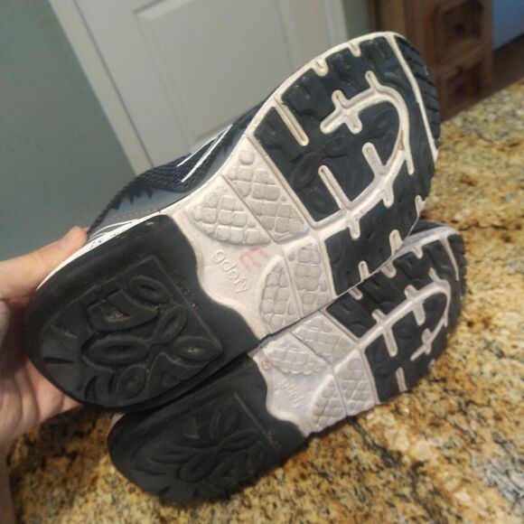 Gdefy Size 8 Women’s Gravity Defyer Mighty Walk Sneakers Gray TB9024FGS-M - Picture 8 of 12